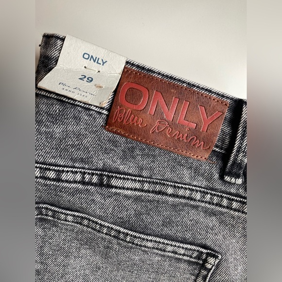 🆕NWT ONLY Emily High Waisted Black Acid Jeans with Raw Hem in Size 29 - Picture 4 of 14